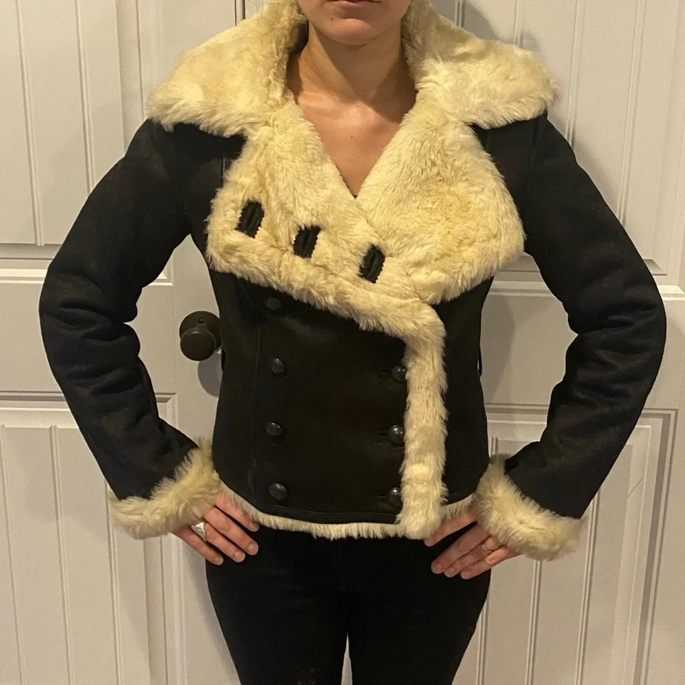 Genuine leather double breasted button jacket with faux fur lining - Picture 2 of 5